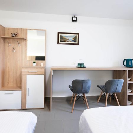 Studio Apartment Cudo Nevidjeno Karuc Bagian luar foto