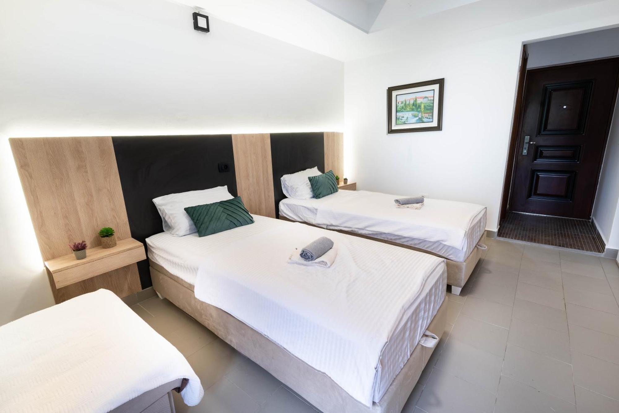 Studio Apartment Cudo Nevidjeno Karuc Bagian luar foto