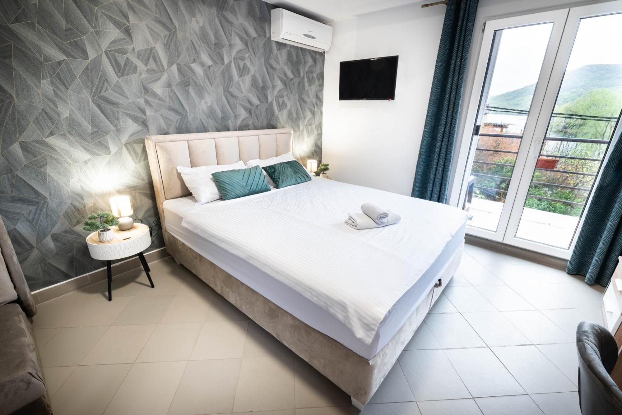 Studio Apartment Cudo Nevidjeno Karuc Bagian luar foto