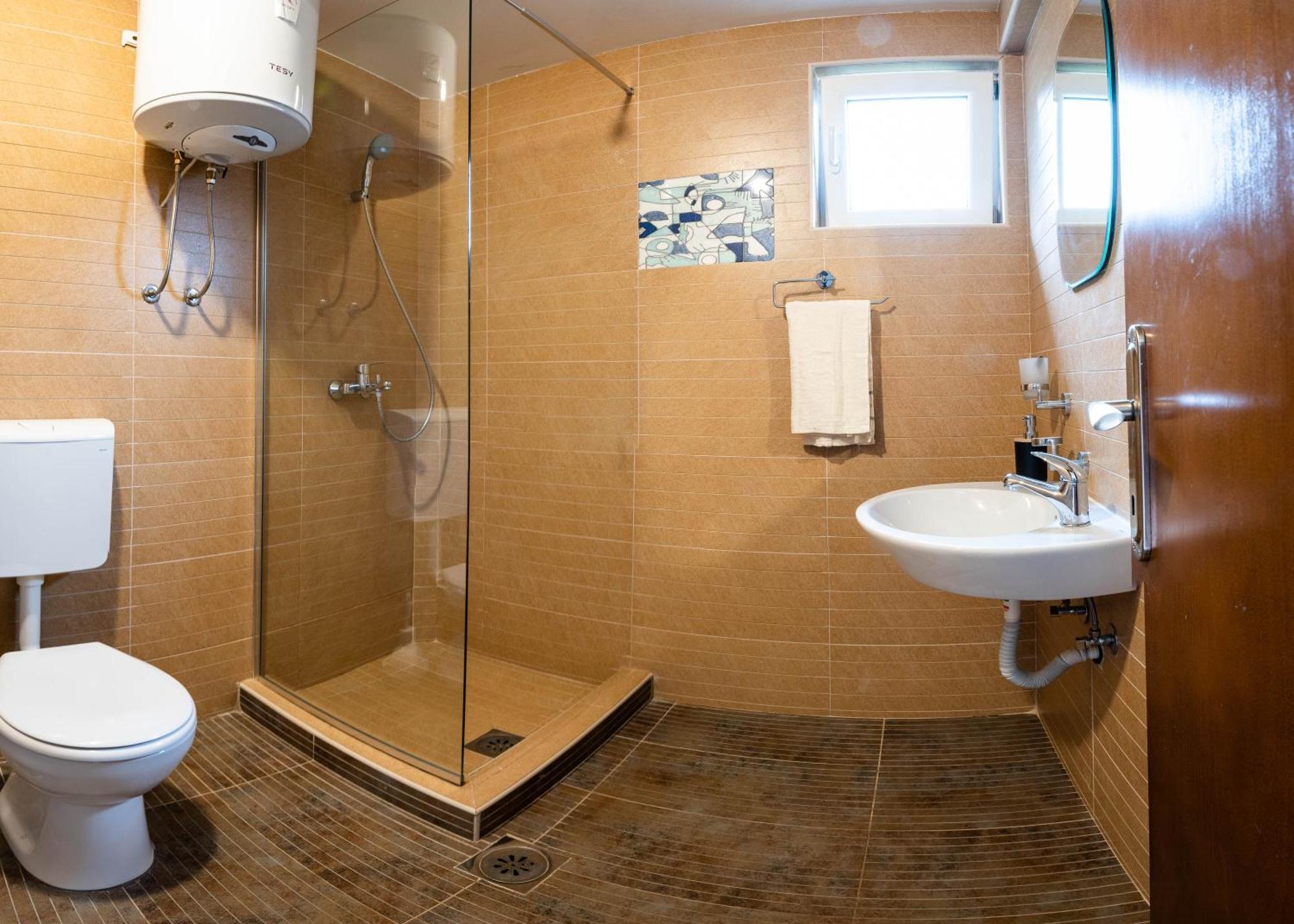 Studio Apartment Cudo Nevidjeno Karuc Bagian luar foto